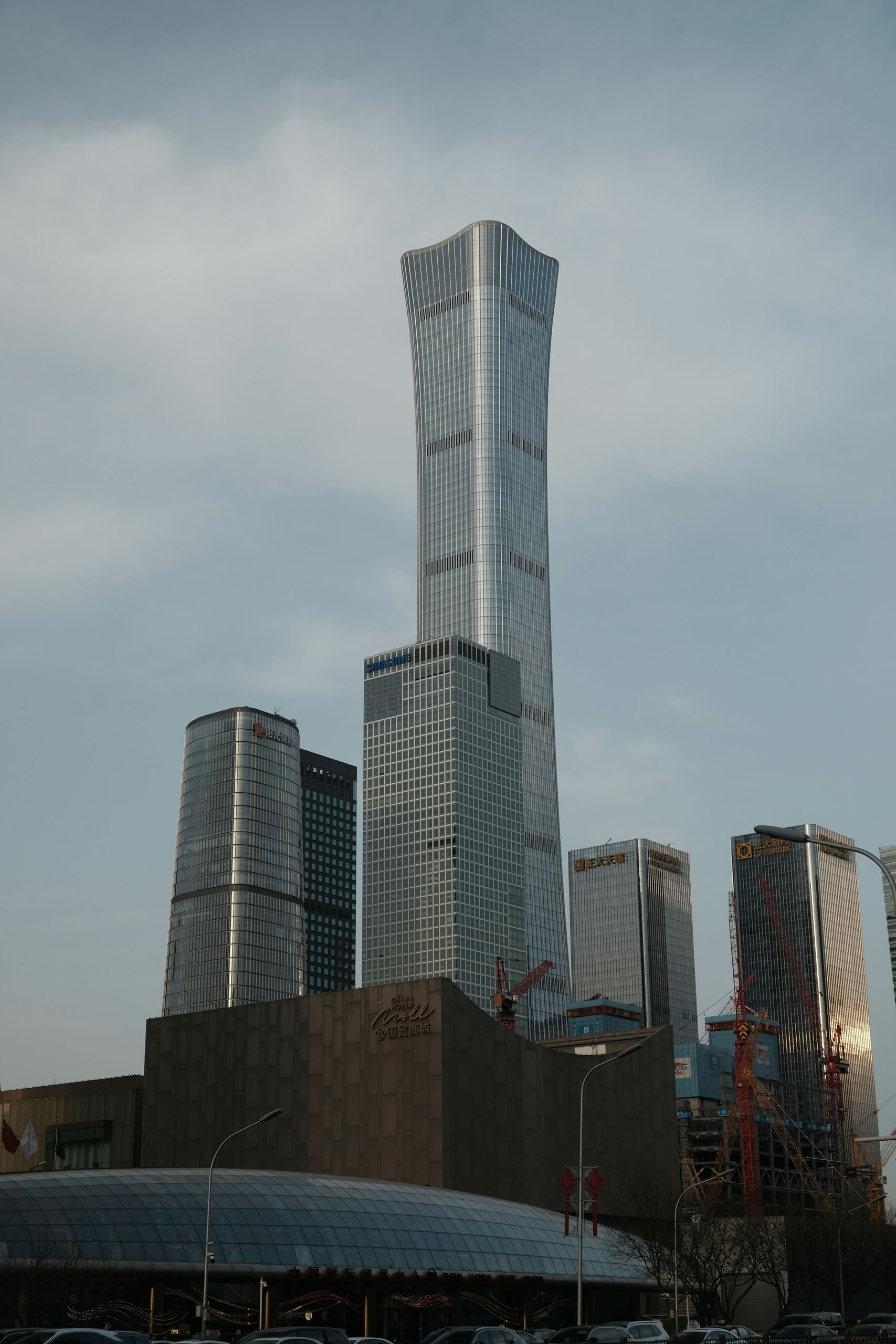 Hohe Wolkenkratzer im zentralen Geschäftsviertel von Peking